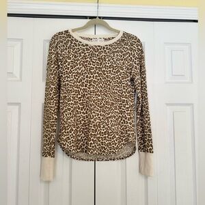 Super Soft Lightweight Leopard Print Crew Neck Sweater. Size SMALL